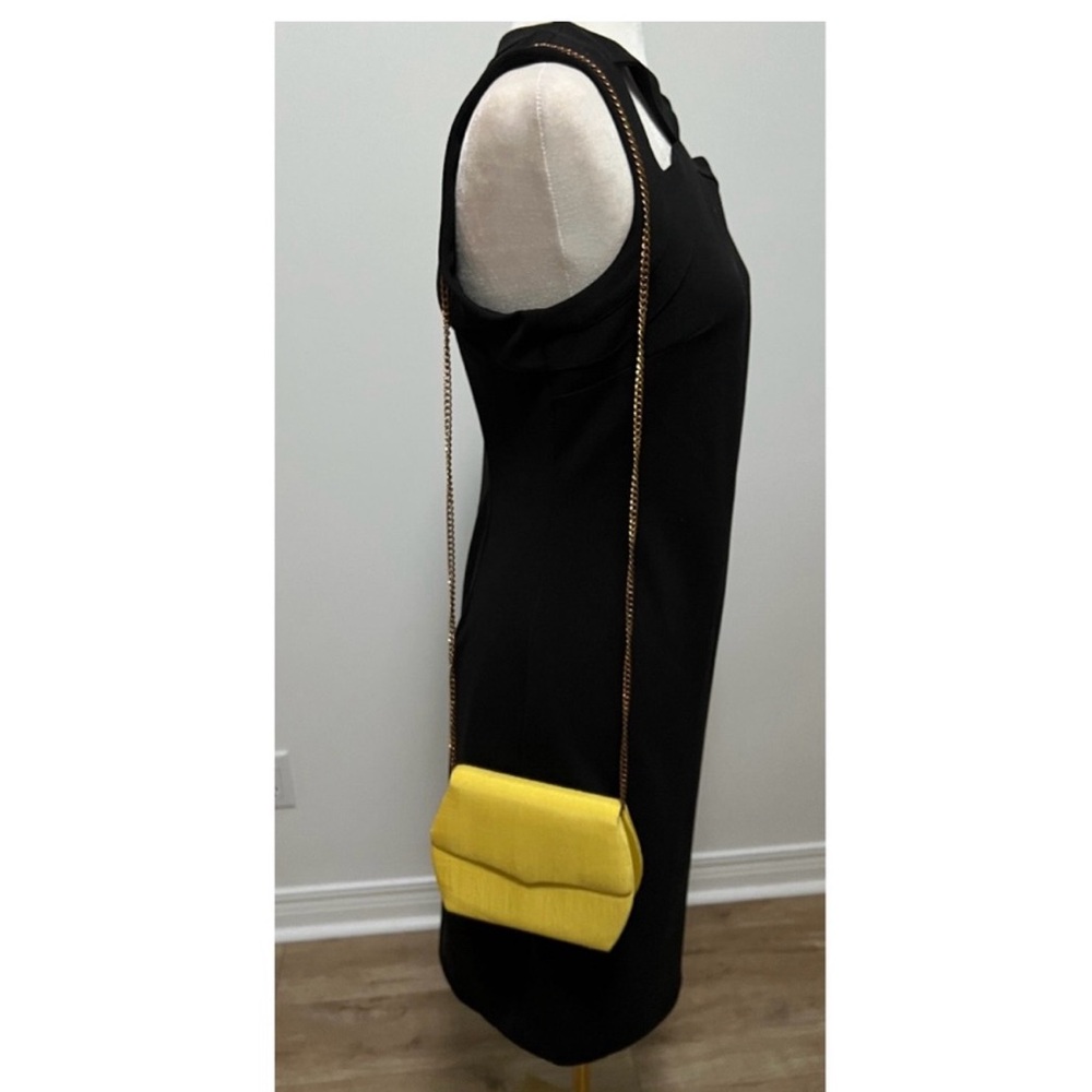 🎁Silk crossbody/shoulder bag in trendy light yellow w/
simple elegant lines